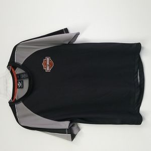 Harley Davidson size M shirt.